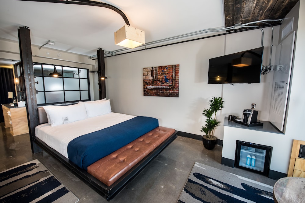 STANDARD, KING BED