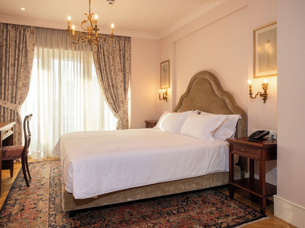 Ebel Boutique Hotel Tirana 18/50