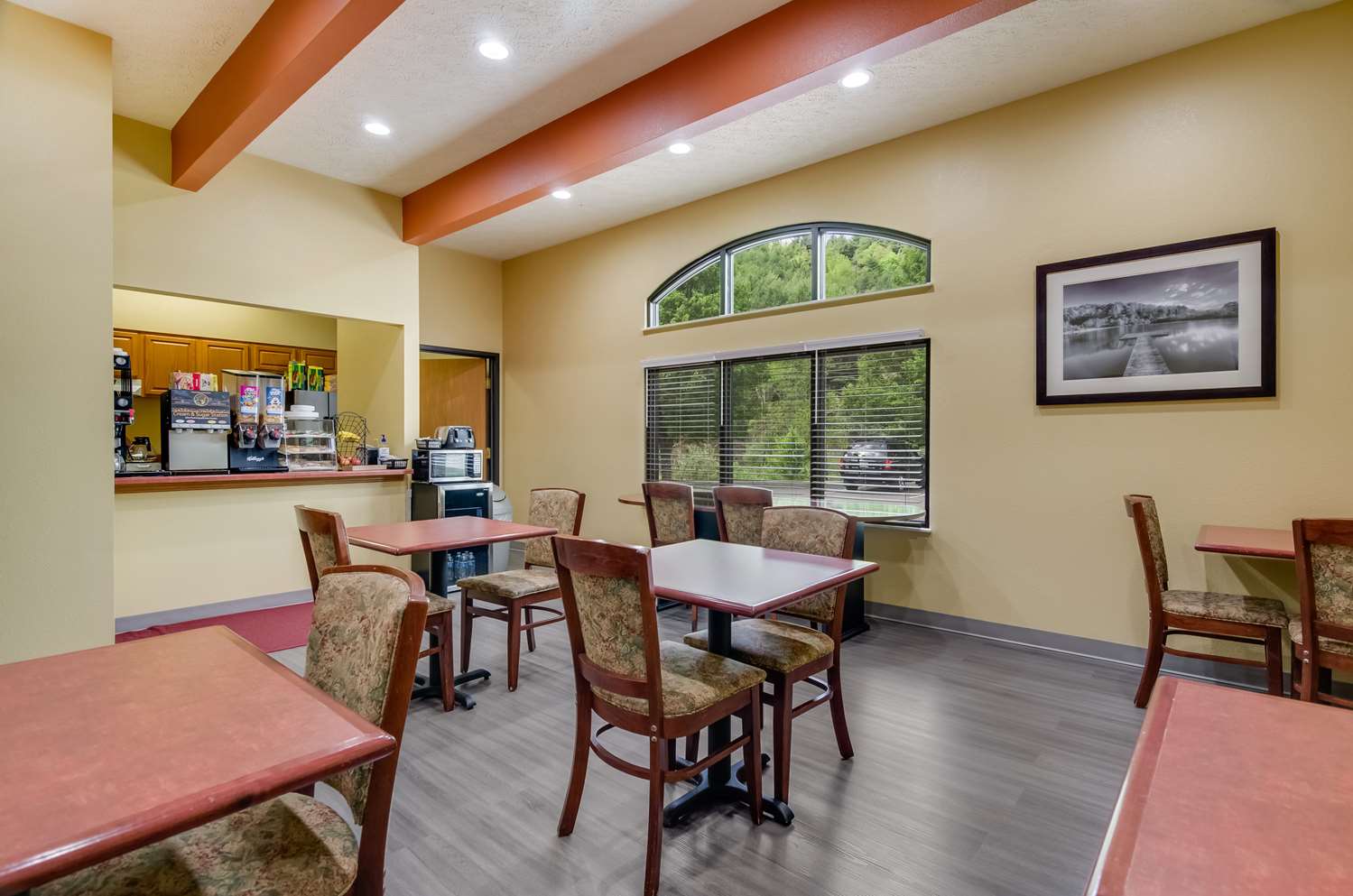 Americas Best Value Inn & Suites Independence Va 33/40