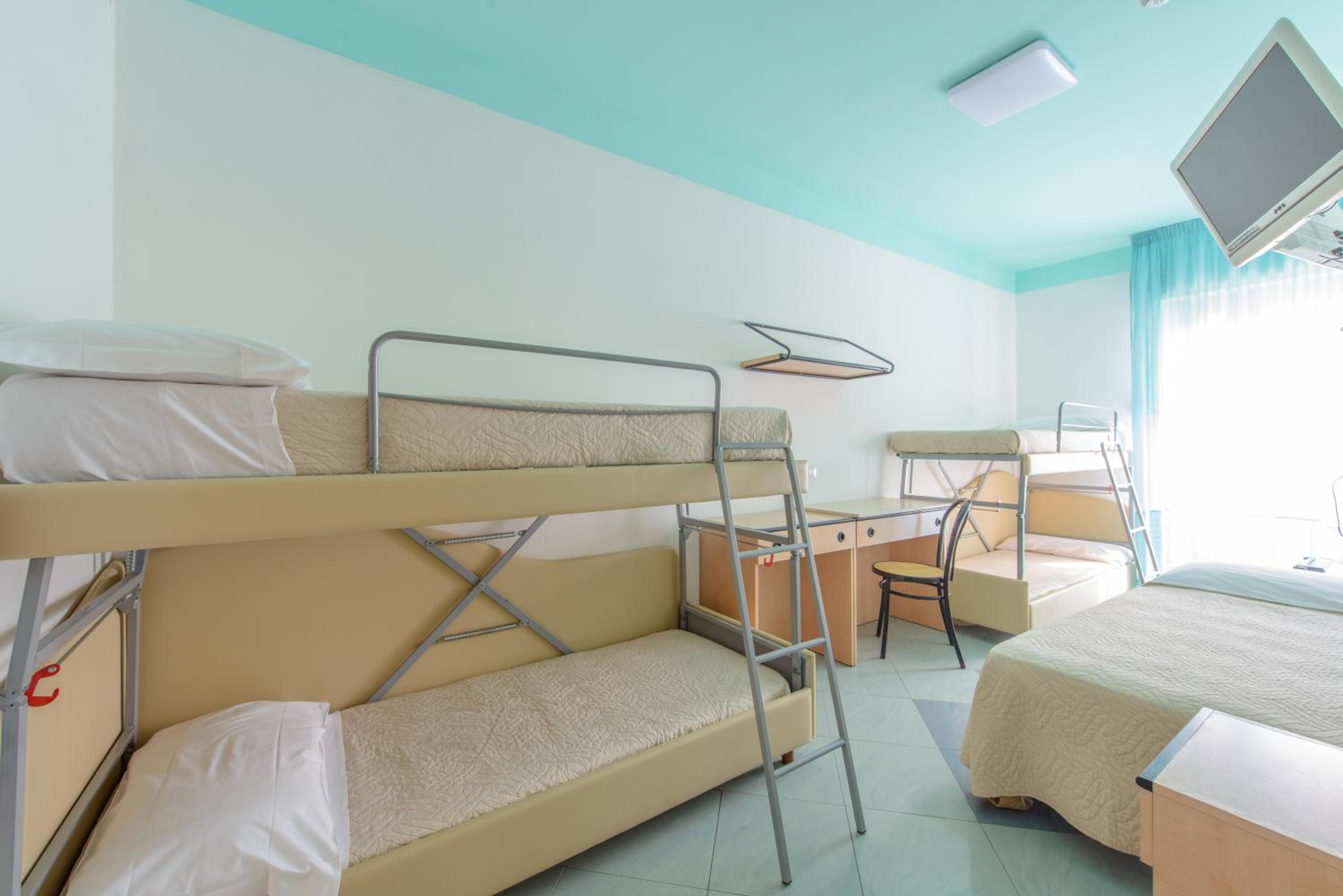 Christian Hotel 14/50