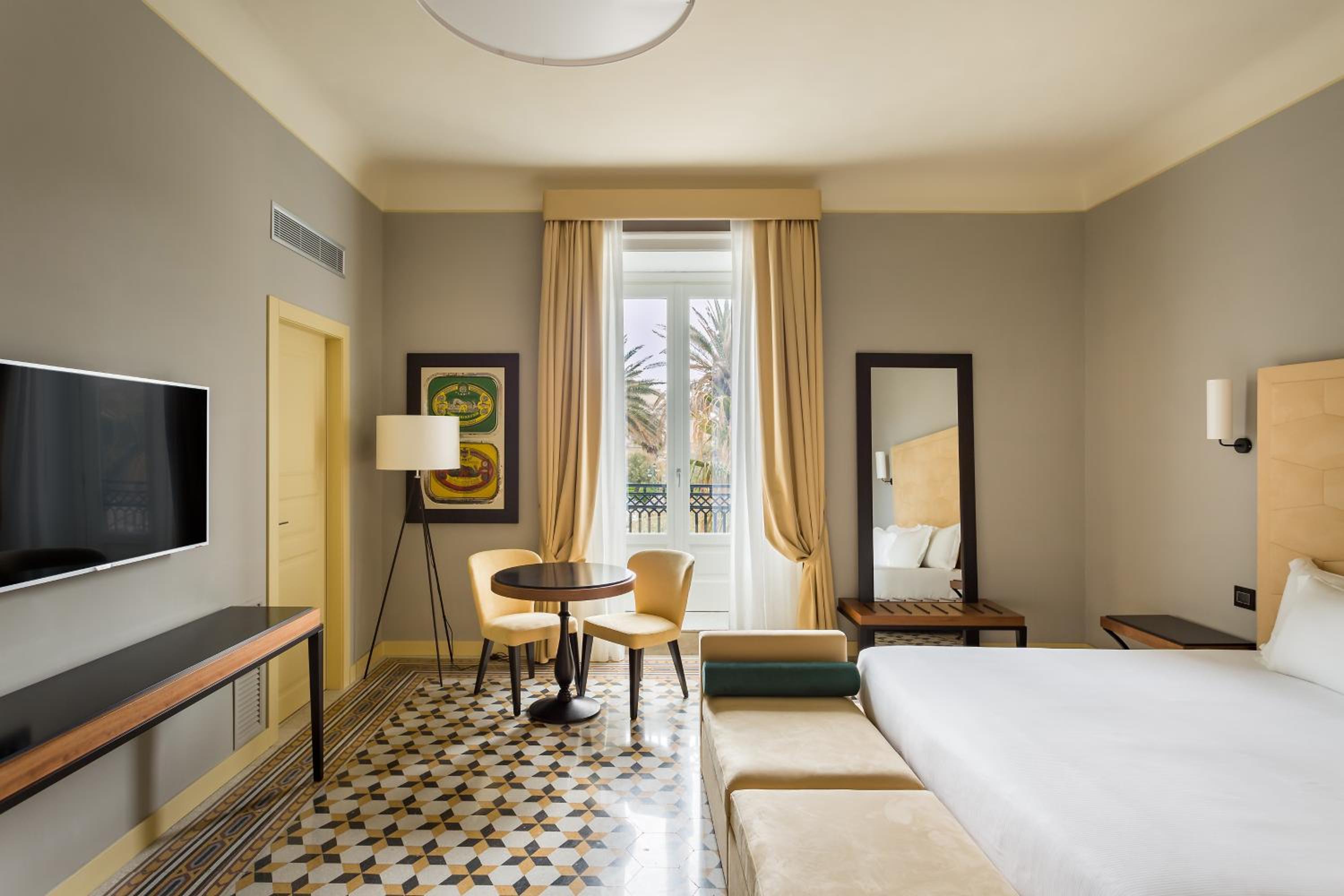 SUPERIOR, DOUBLE OR TWIN BED