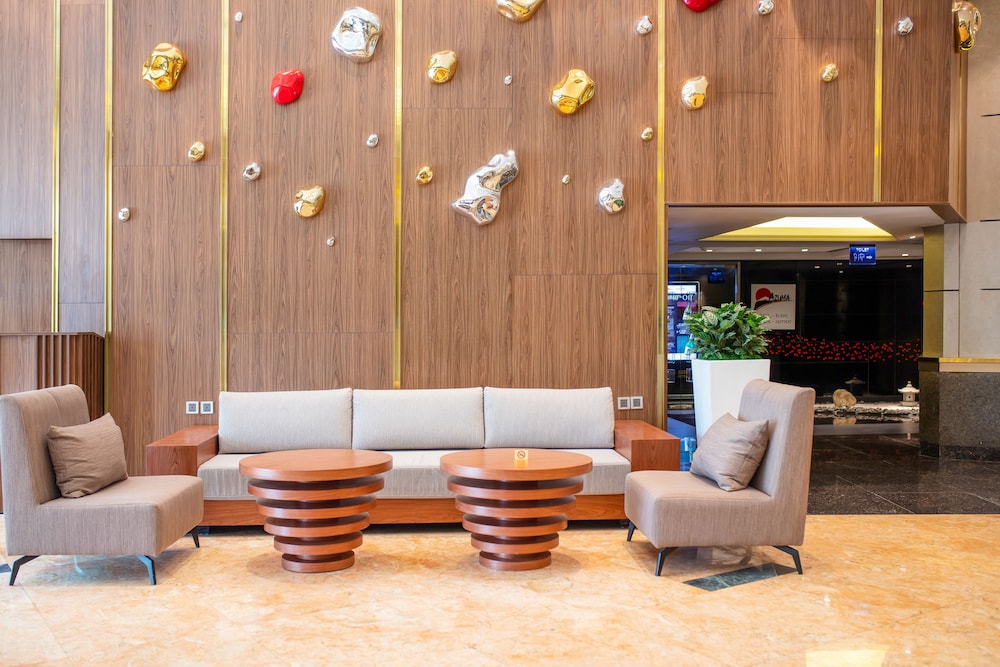 Lake Side Hotel 43/63