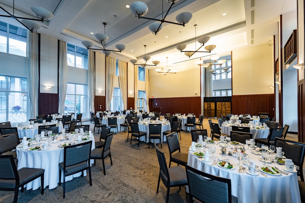 The Charles F Knight Executive Education Conference Center 23/30