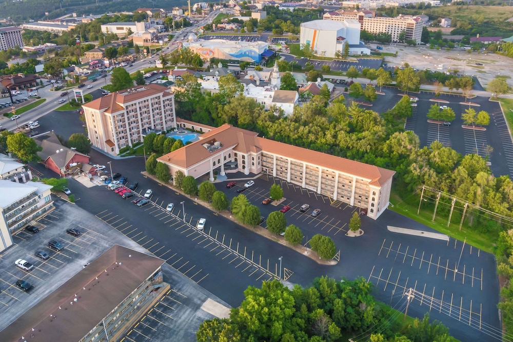 Clarion Inn Branson 68/72