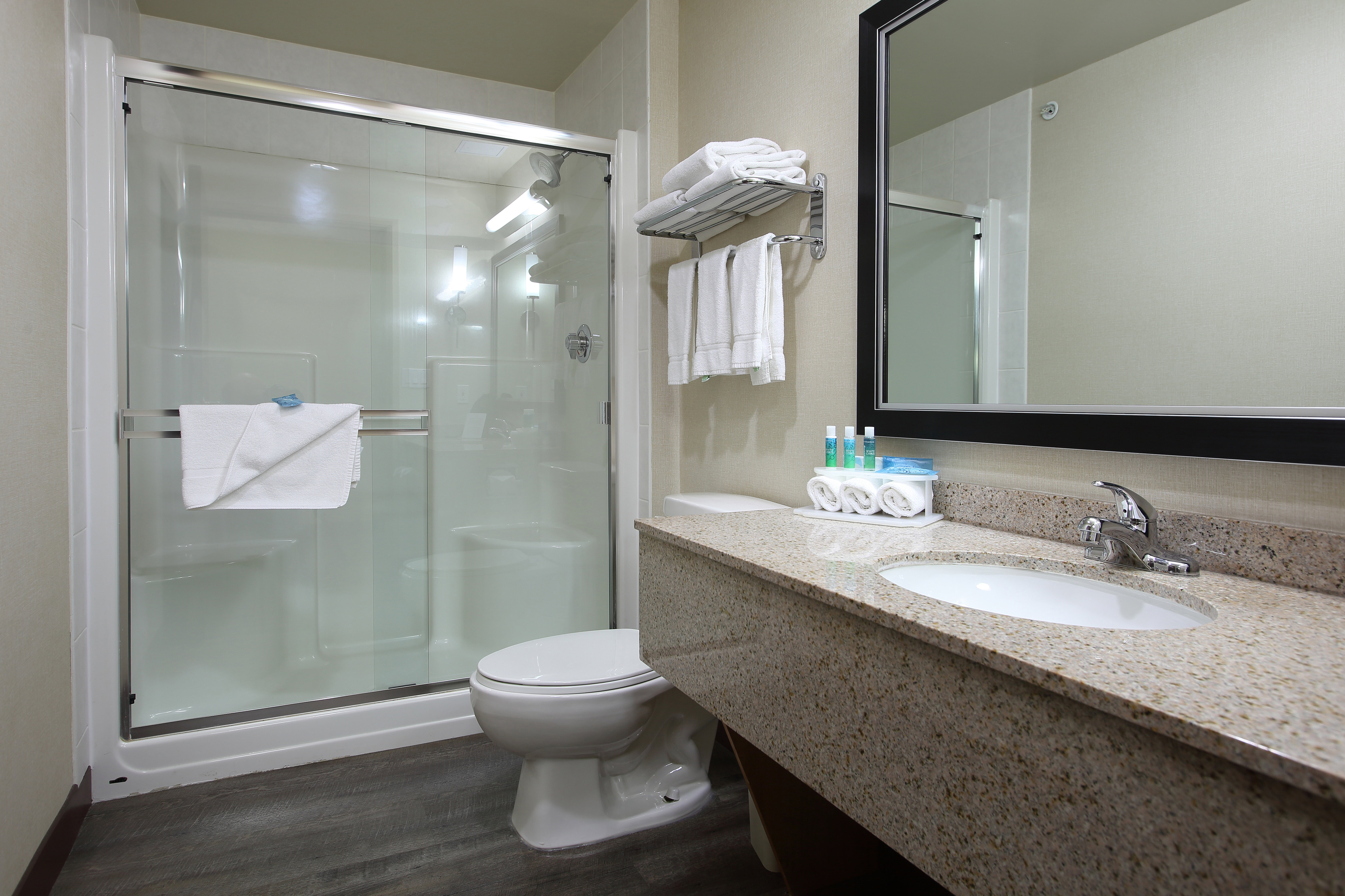 Holiday Inn Express Vernon 60/61