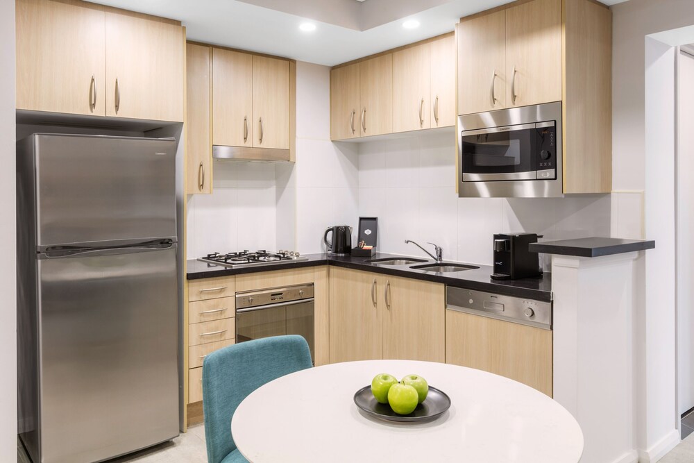 Meriton Suites Pitt Street 58/65