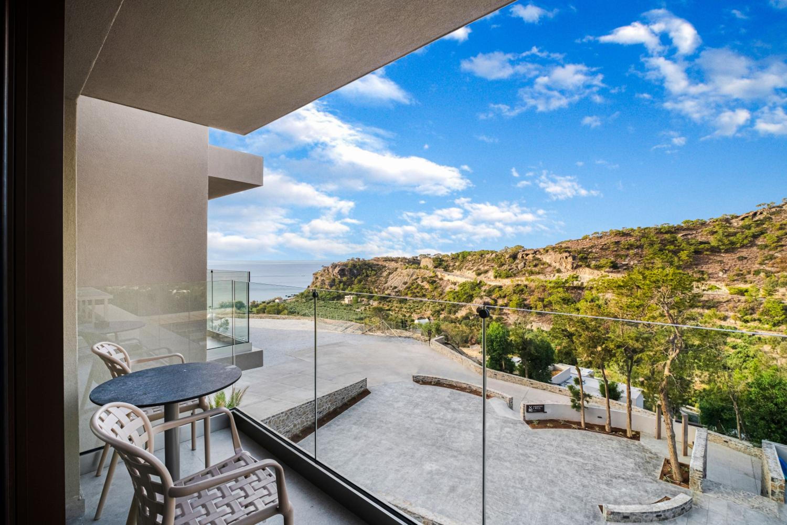 Eden Rock Hotel 47/53