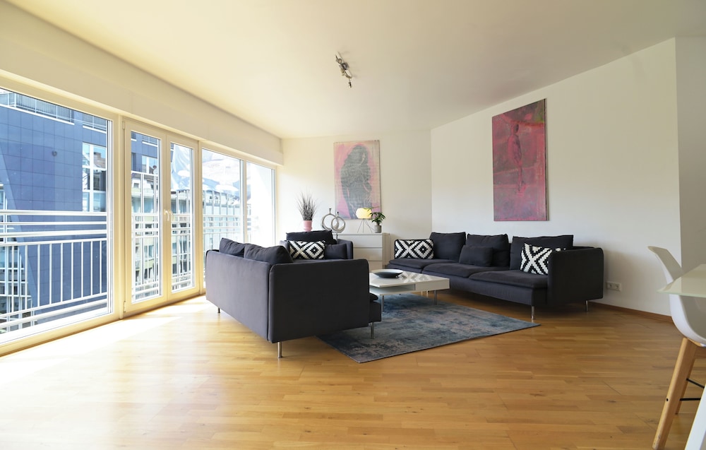 Graf-Adolf Apartments 59/69