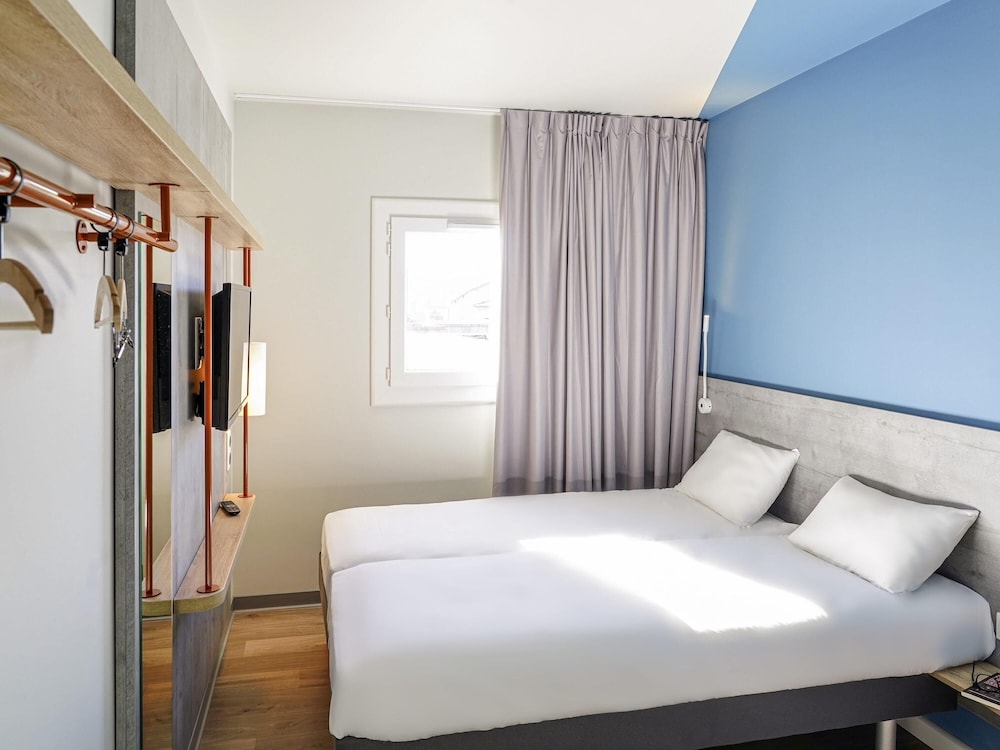 Standard, Twin Beds