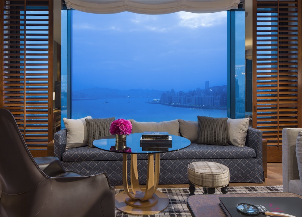 Rosewood Hong Kong 41/85