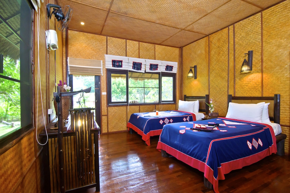 Hmong Hilltribe Lodge 5/42