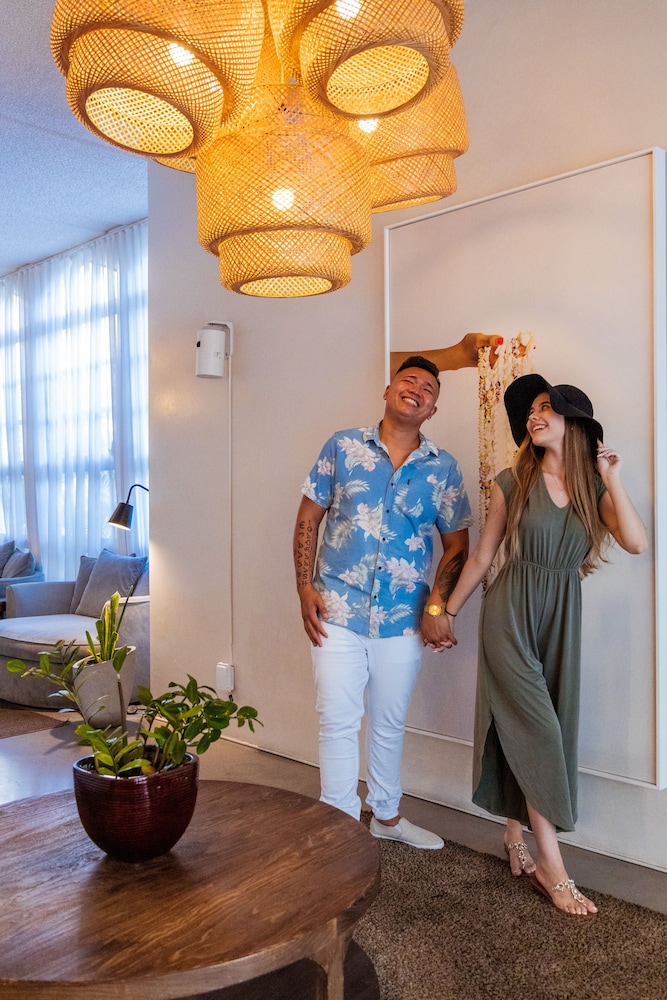 Ohia Waikiki Studio Suites 70/99