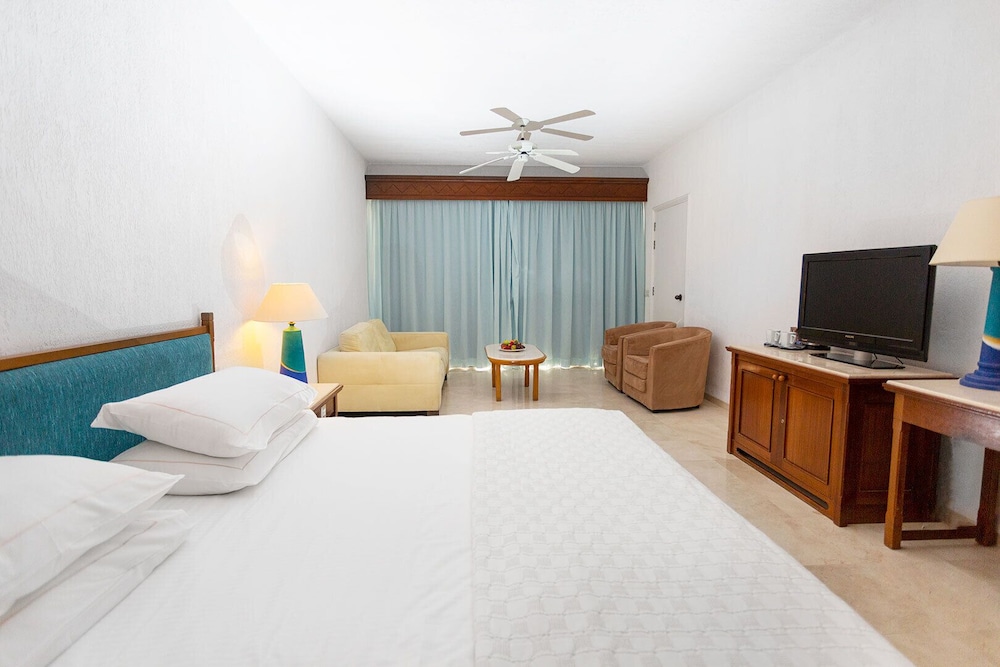 Coral Beach Hotel and Resort 38/95