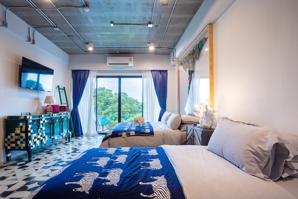 River Art Hotel 24/73