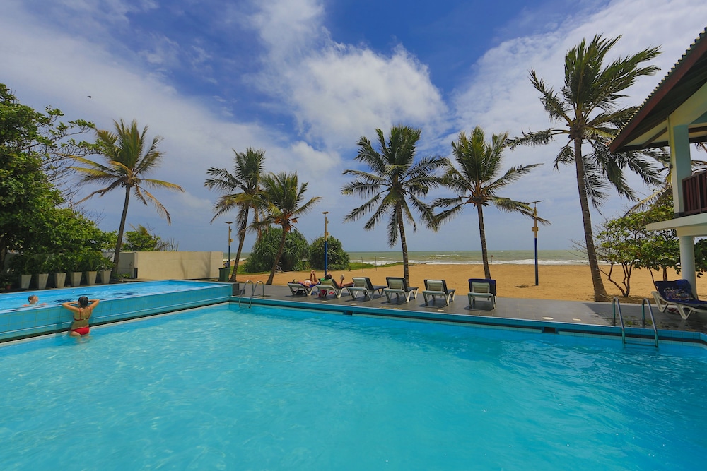 Catamaran Beach Hotel 16/30