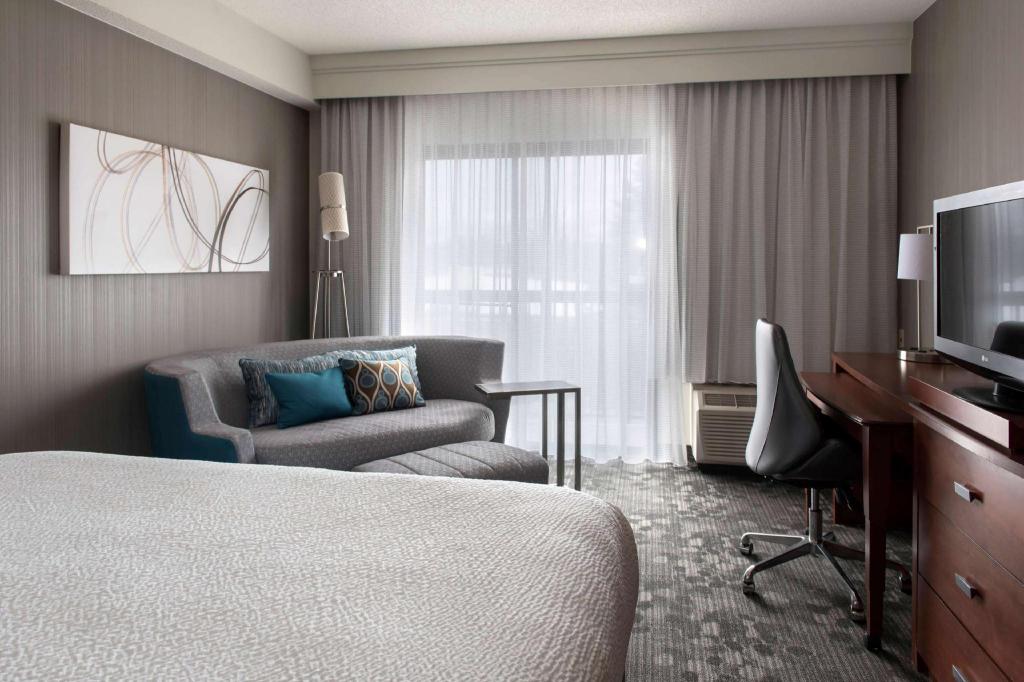 Room at Sonesta Select Boston Milford, MILFORD - MA