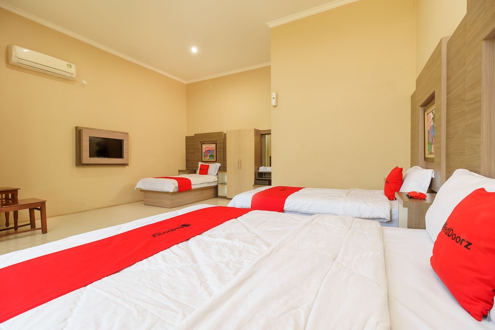 RedDoorz Resort Premium @ Sangkan Hurip Kuningan 17/49