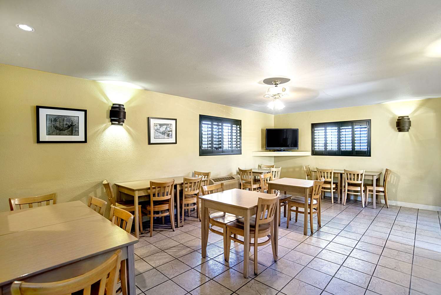 Quality Inn & Suites Phoenix NW - Sun City 8/18