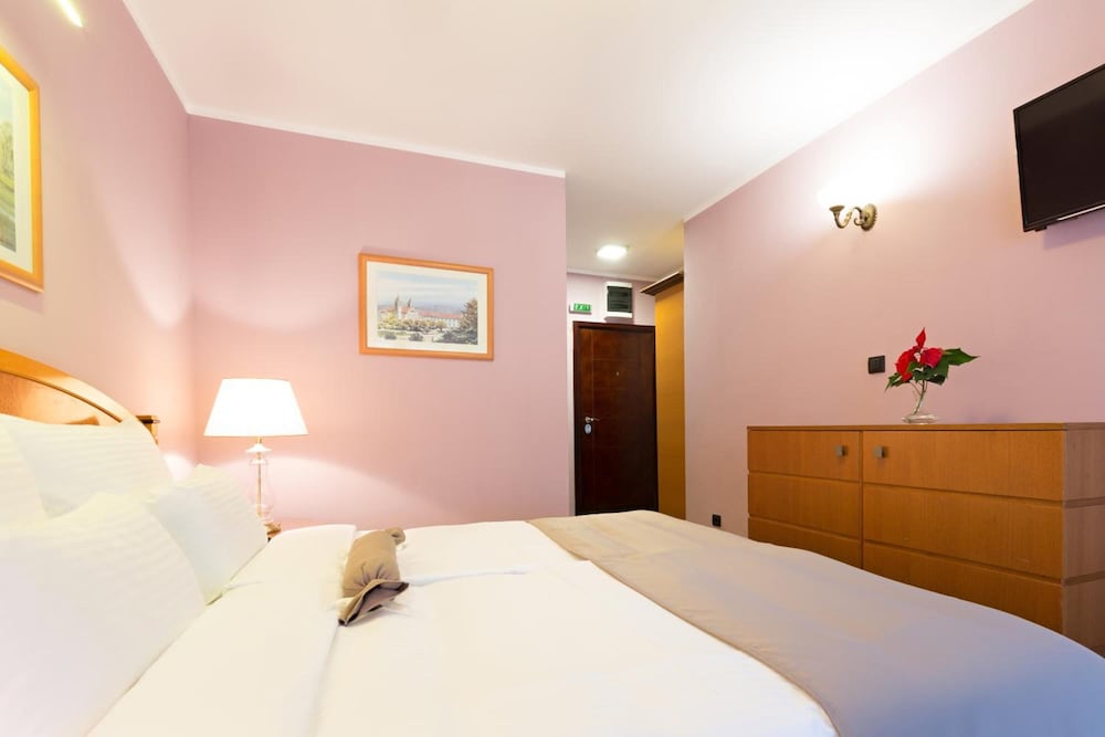 Sterling Hotel 9/49