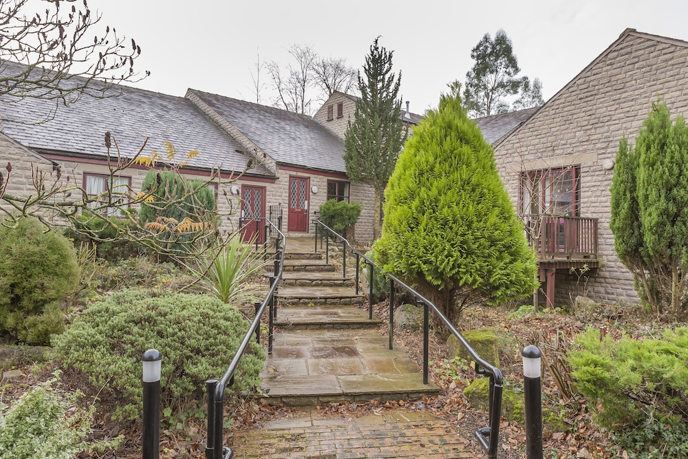 Thurnham Hall Resort 44/48