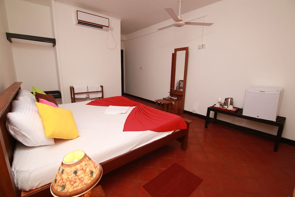 Mahaweli Regent Hotel 8/42