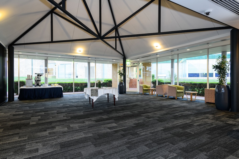 Lakeside Hotel And Conference Centre 5/49