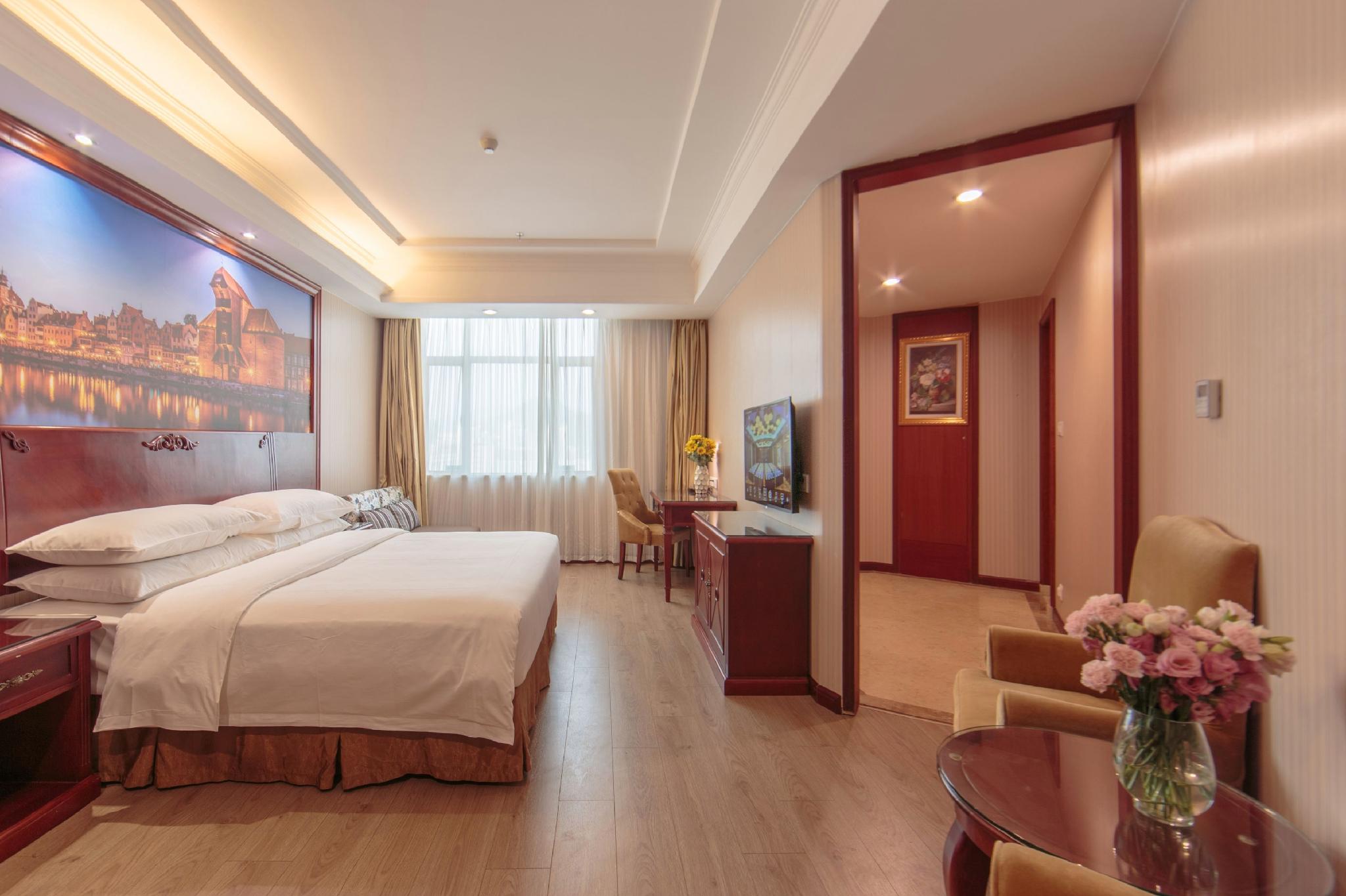 Vienna International Hotel (Huizhou South Railway Station, Wanda Plaza) 22/35