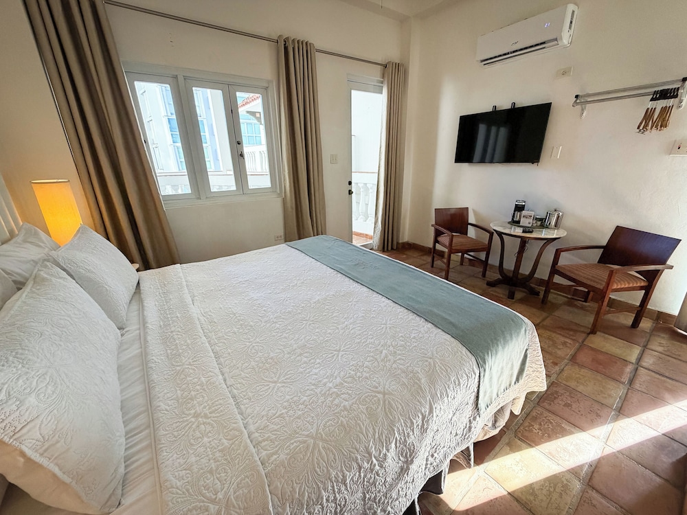 ROOM, KING BED, OCEAN VIEW