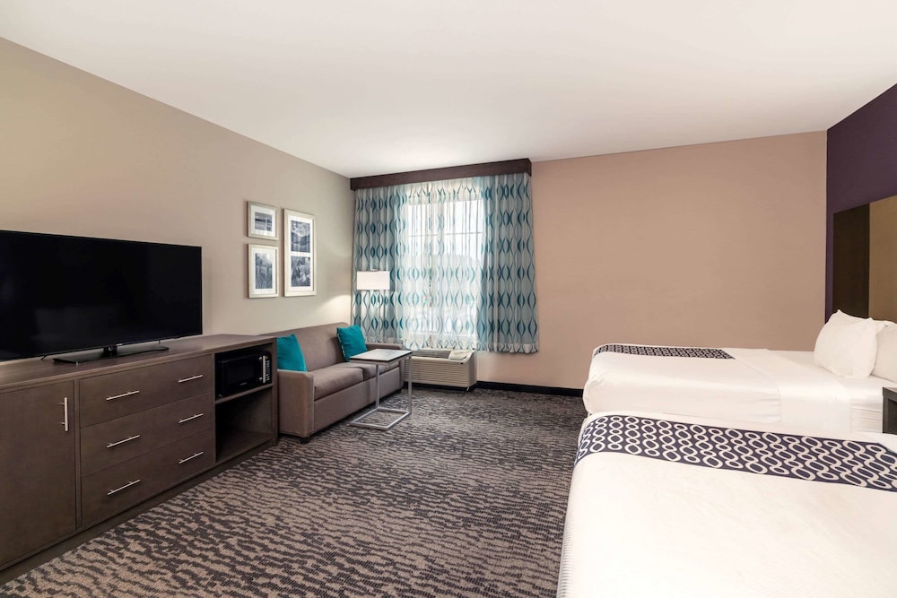 غرفة تنفيذية بسريرين كوين، La Quinta Inn & Suites by Wyndham Chattanooga - Lookout Mtn 5/10