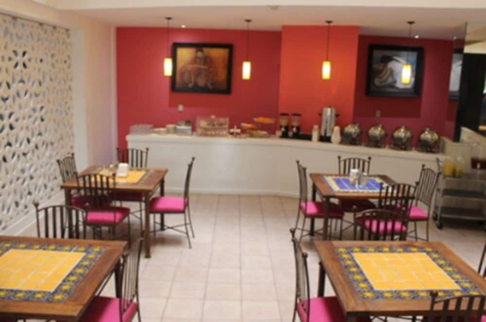 Real Azteca Hotel 17/25