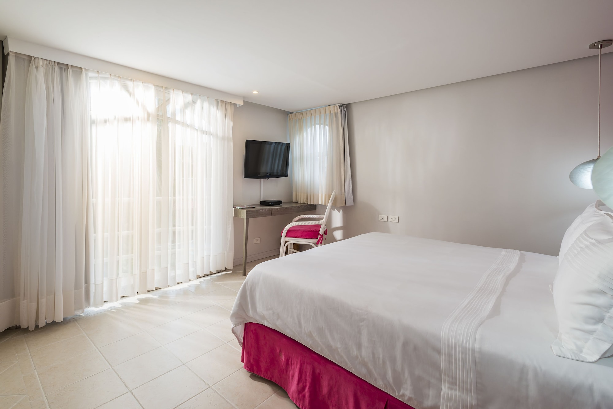 JUNIOR SUITE, STUDIO, POOL VIEW, BALCONY