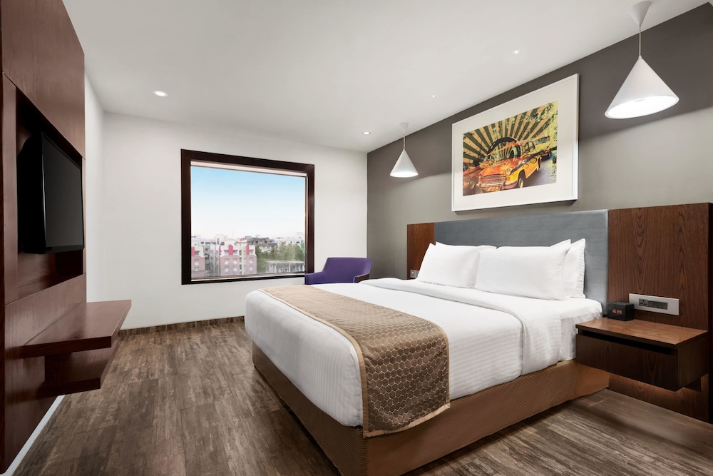 DELUXE, QUEEN BED
