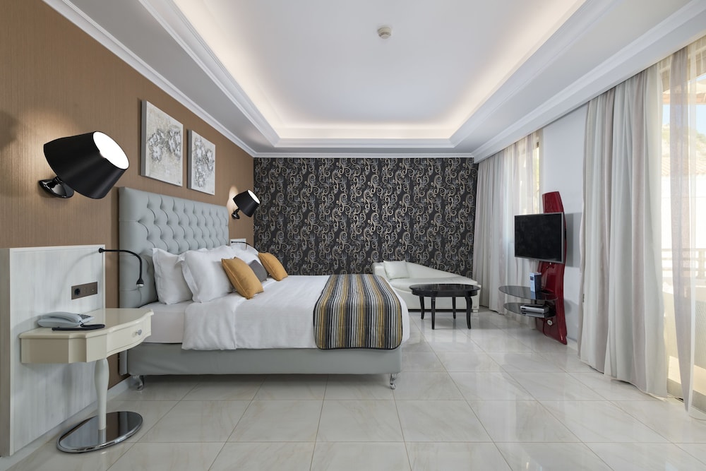 La Marquise Luxury Resort Complex 31/71