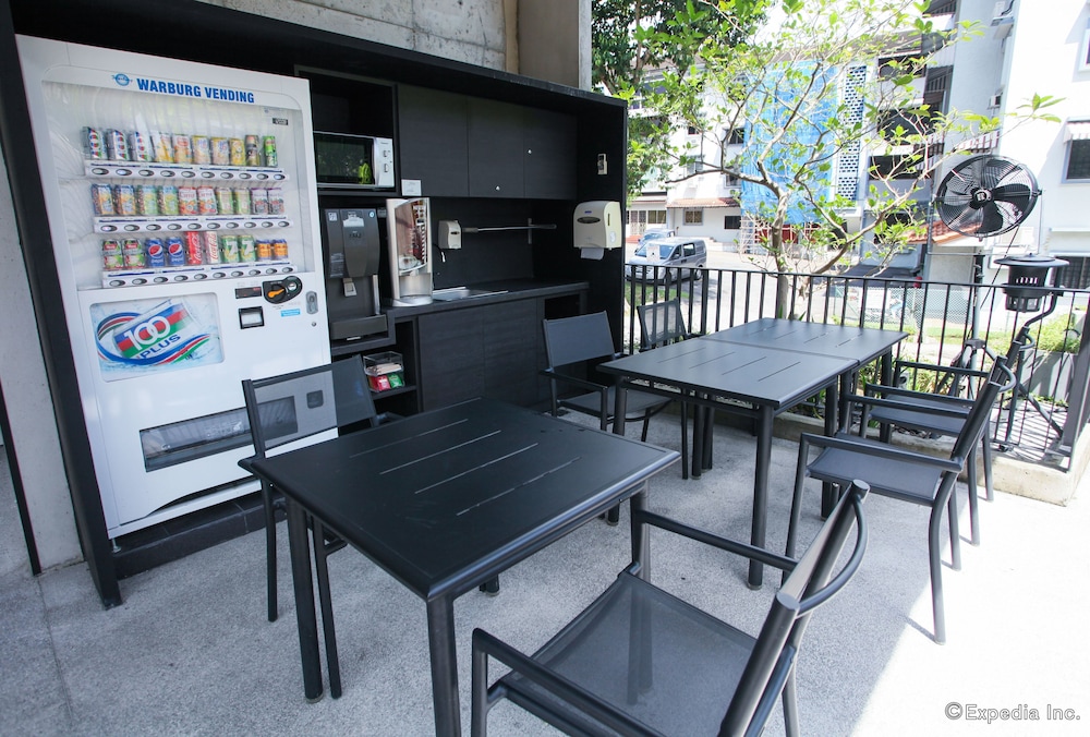 Lloyd Apos S Inn 44/60