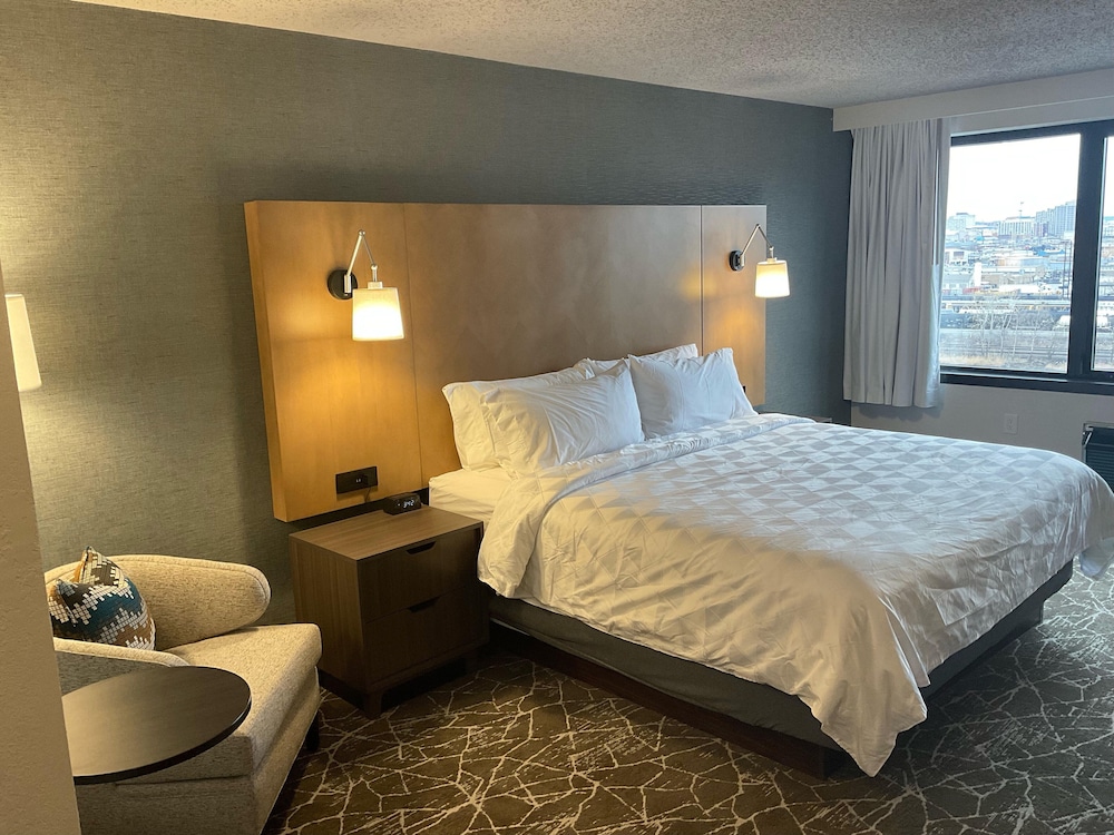 Holiday Inn Newark International Airport An Ihg Hotel 26/84