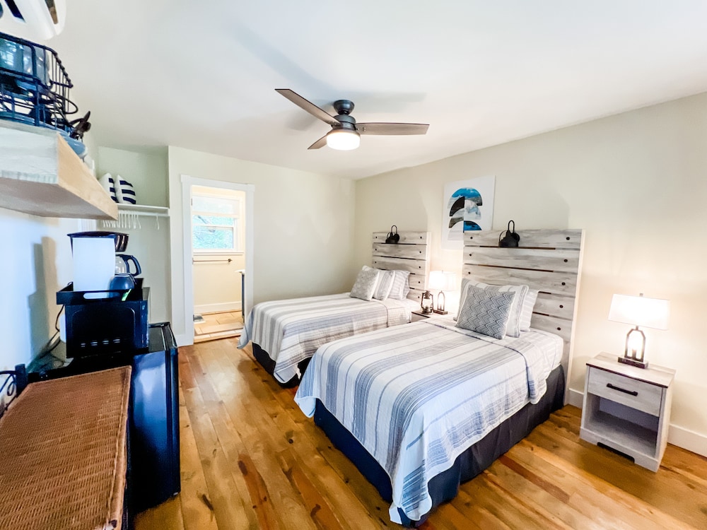 1 BEDROOM, TRADITIONAL, GARDEN VIEW