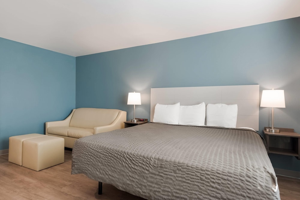 WoodSpring Suites Phoenix-Deer Valley 10/25