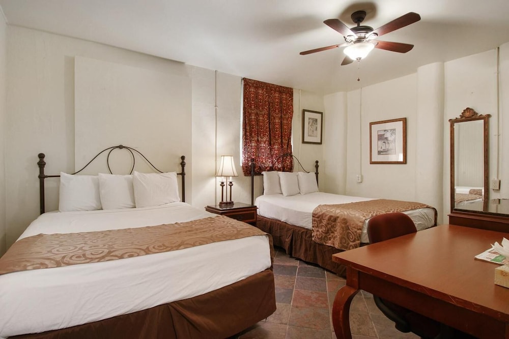Historic Mardi Gras Inn 18/50