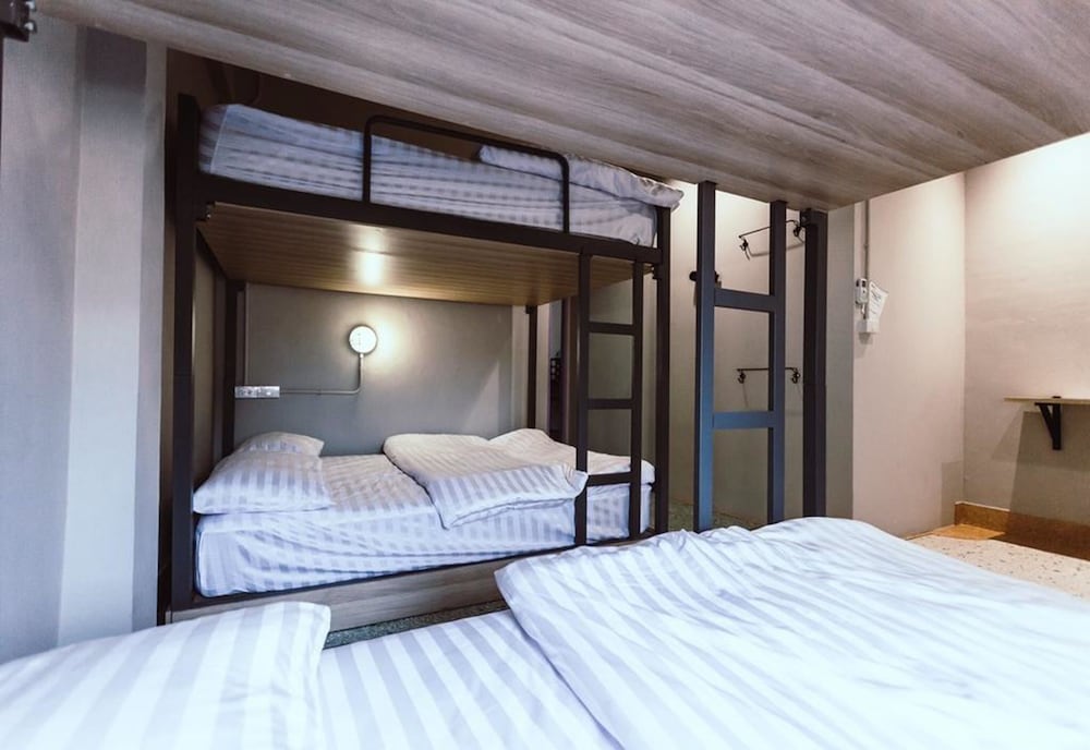 Merge Hostel 20/53