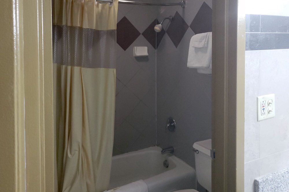 USA Inn 20/20