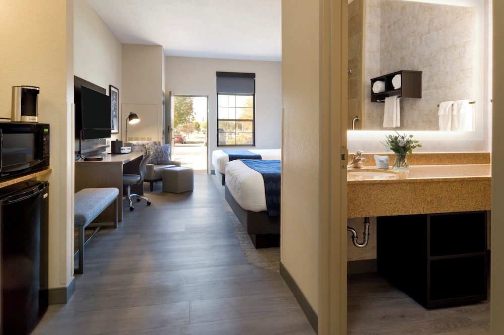 Clubhouse Hotel Suites Sioux Falls 40/67