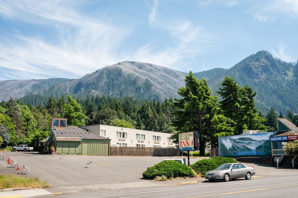 Columbia Gorge Inn 51/57