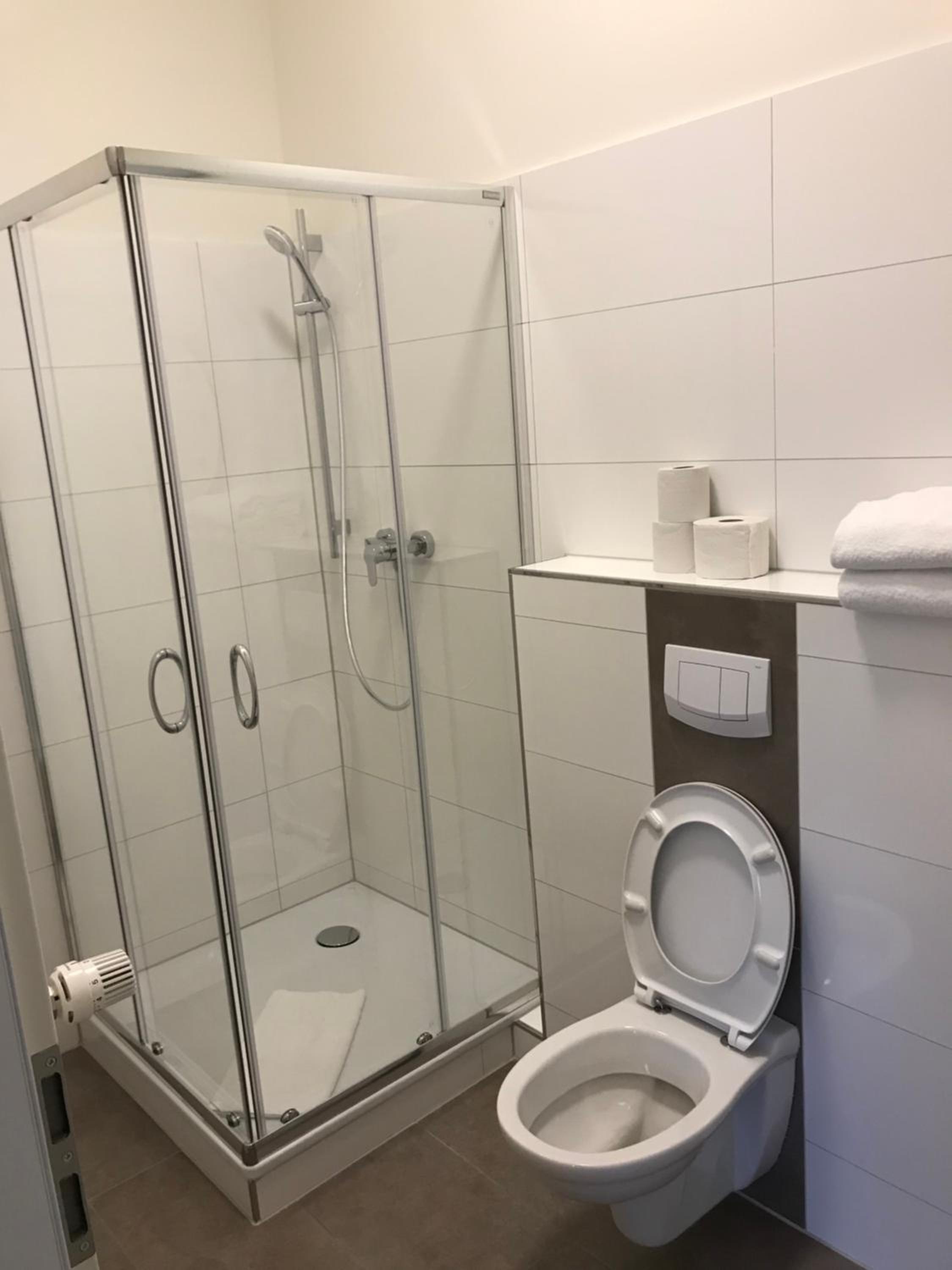 Room, King Bed, Private Bathroom, Hotel Fame Am Hauptbahnhof 7/7
