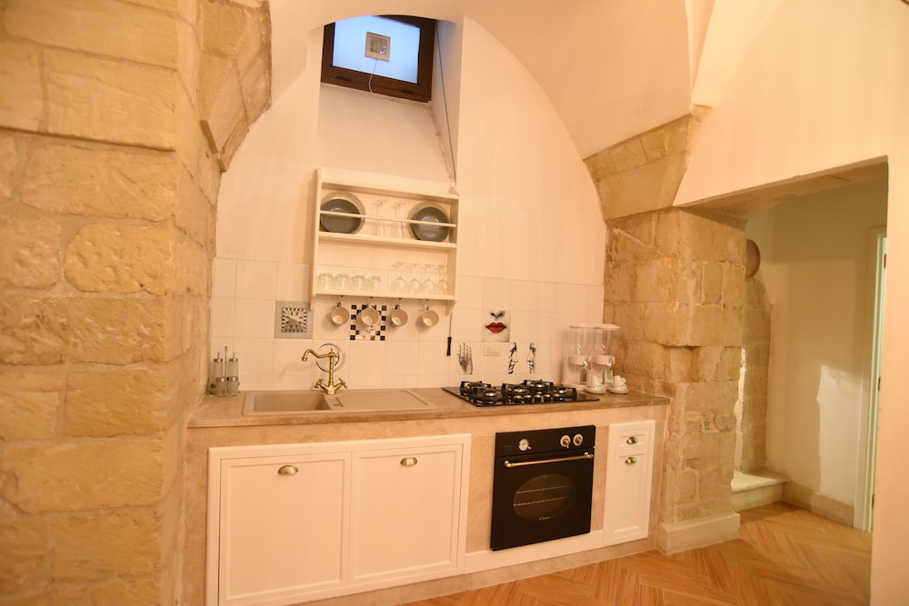 Cadelli Luxury Suite 9/48