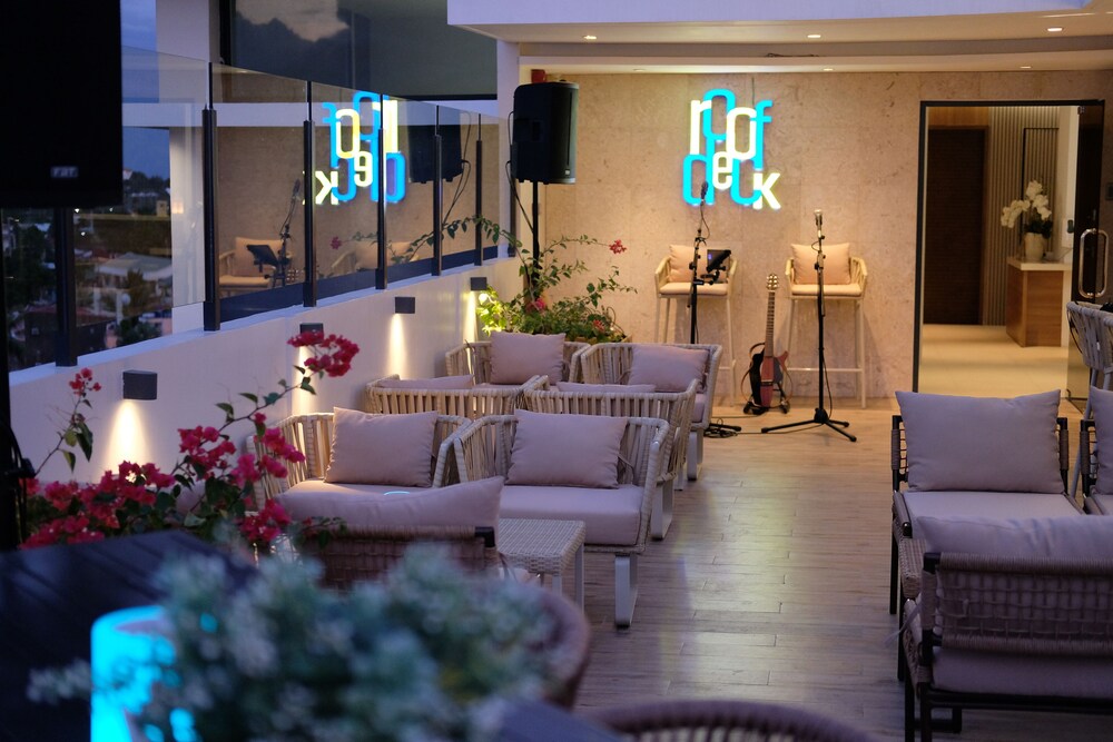 1521 Hotel 40/45