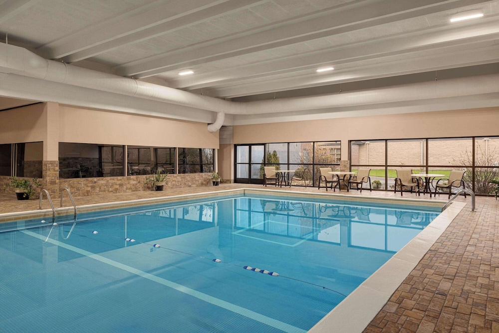 AmericInn by Wyndham Grand Rapids Airport North 33/62