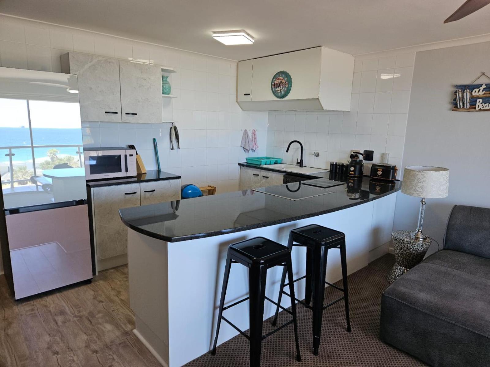 Sea Breeze Apartments 18/35