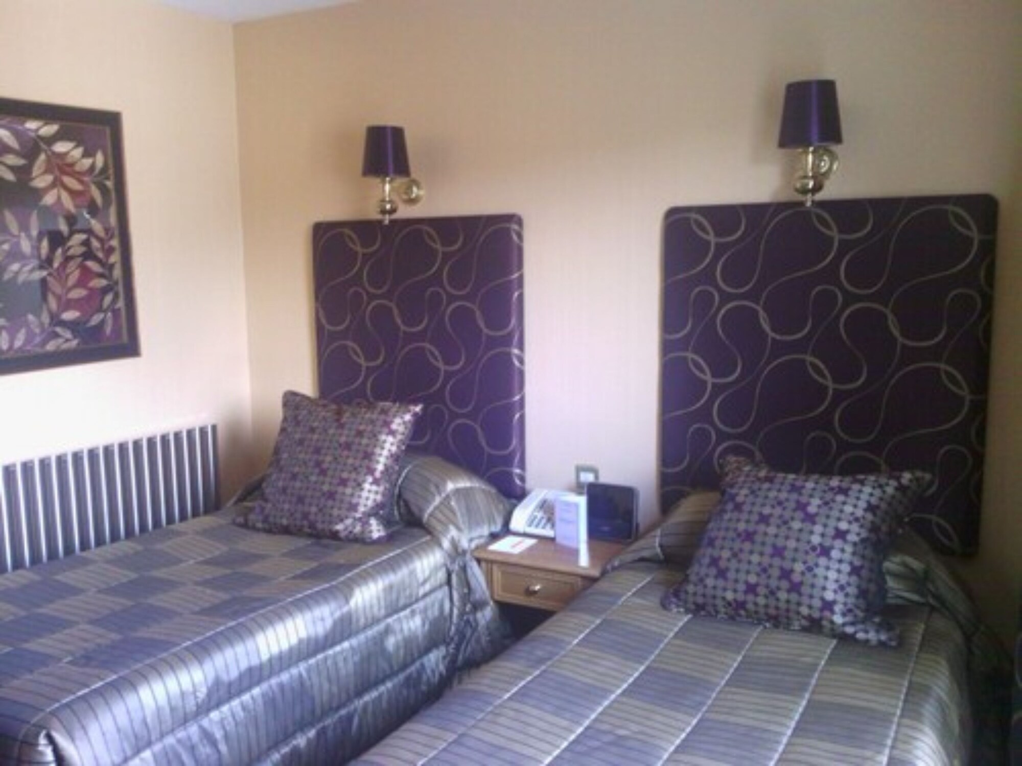EXECUTIVE, TWIN BEDS