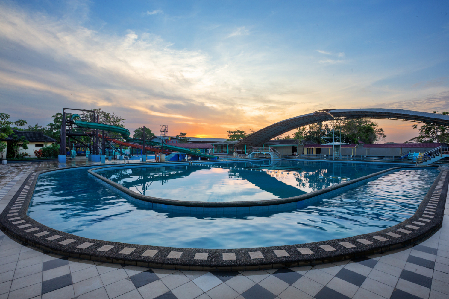 fave plus hotel Pamanukan 44/47