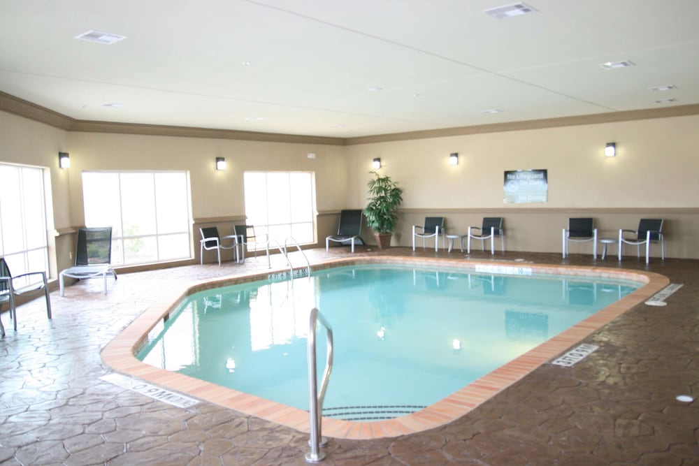 Hampton Inn and Suites Cleburne in CLEBURNE - TX
